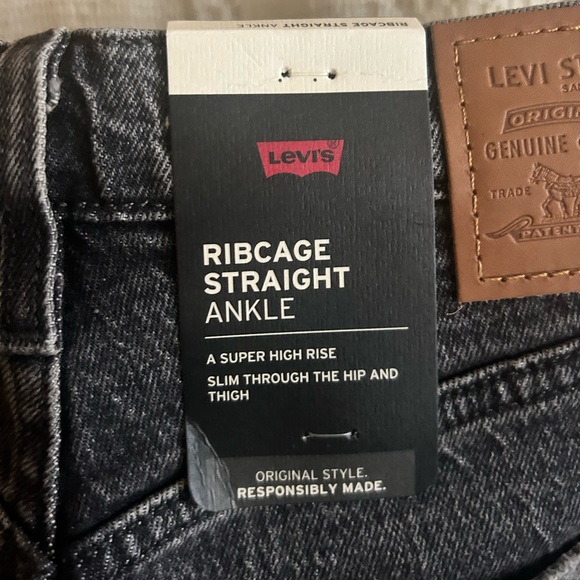 Levi’s Ribcage Straight Ankle Size 28W x 27L - Picture 4 of 11